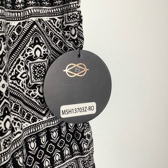 One 5 One Black White Printed Pull-On Shorts Medium NWT - Picture 6 of 6